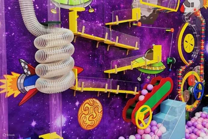 Konsep ruang permainan dalaman untuk kanak-kanak 